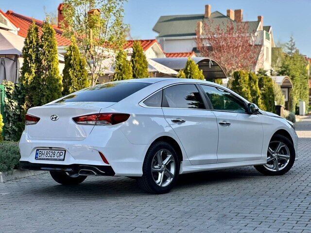 Срочная продажа авто Hyundai Sonata фото 4
