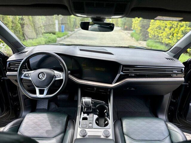 Срочная продажа авто Volkswagen Touareg фото 4
