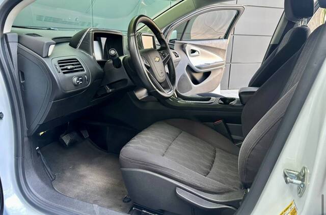 Срочная продажа авто Chevrolet Volt фото 4