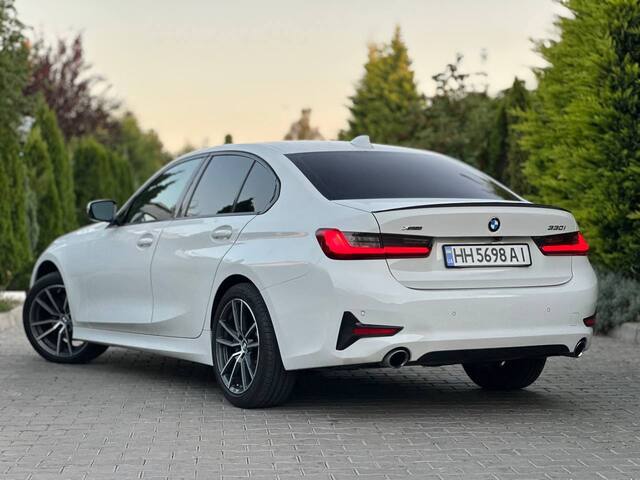 Срочная продажа авто BMW 330i фото 7