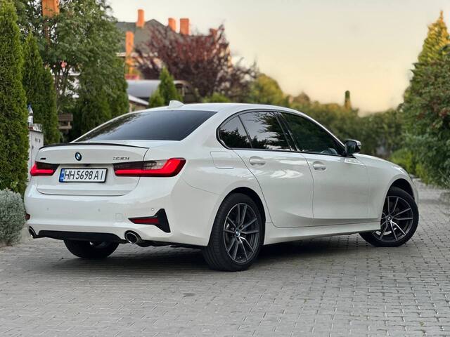 Срочная продажа авто BMW 330i фото 5