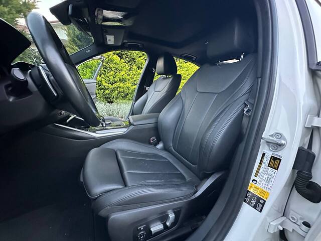 Срочная продажа авто BMW 330i фото 4