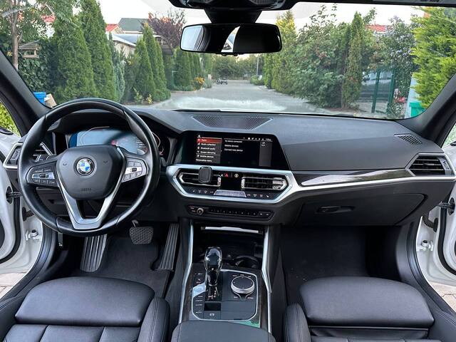 Срочная продажа авто BMW 330i фото 2