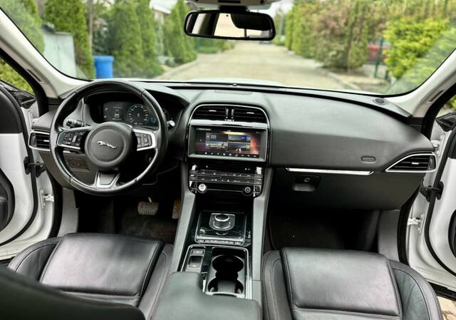 Срочная продажа авто Jaguar F-Pace фото 6
