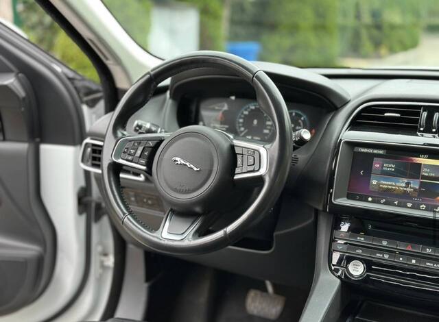 Срочная продажа авто Jaguar F-Pace фото 2