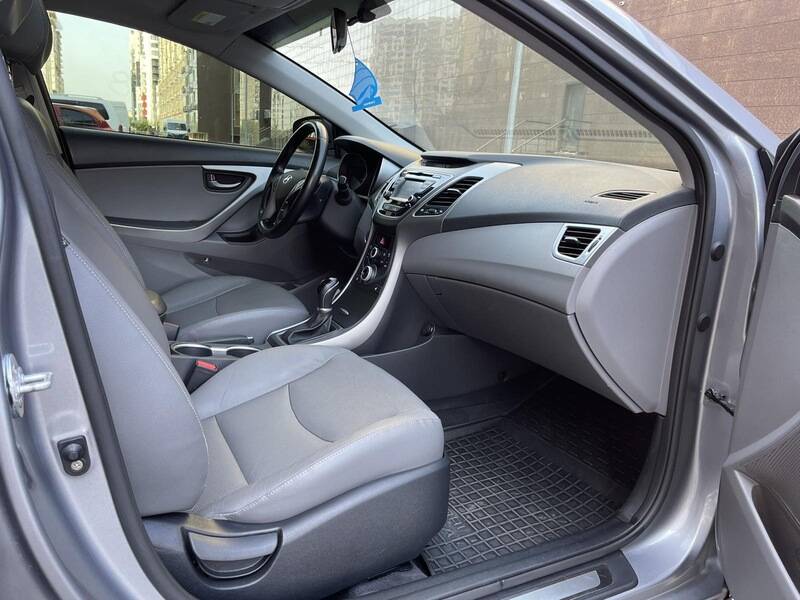 Срочная продажа авто Hyundai Elantra фото 9
