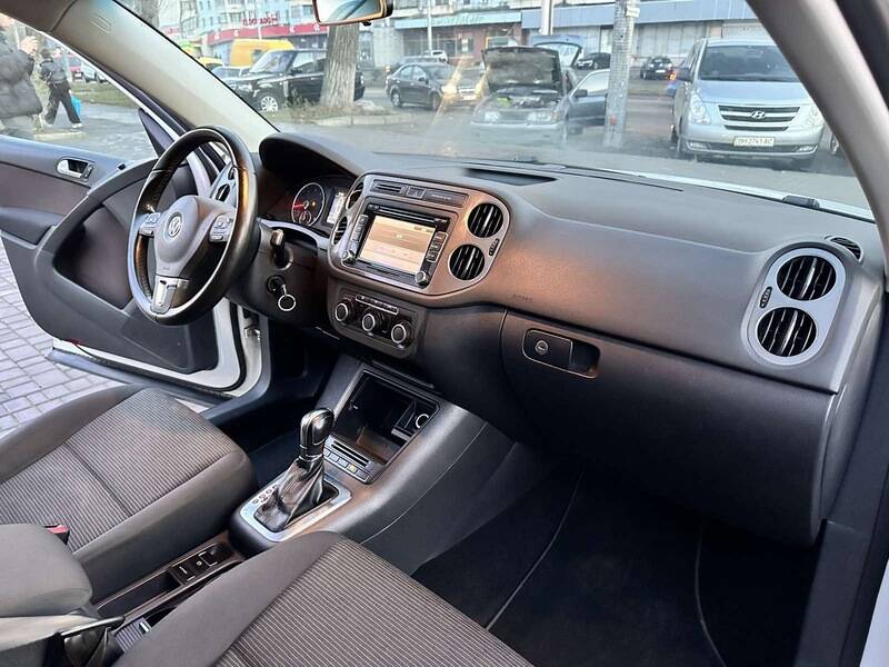 Срочная продажа авто Volkswagen Tiguan фото 18