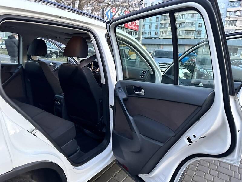 Срочная продажа авто Volkswagen Tiguan фото 6
