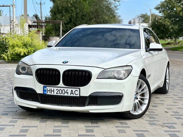 Срочная продажа авто BMW 740Li фото 1