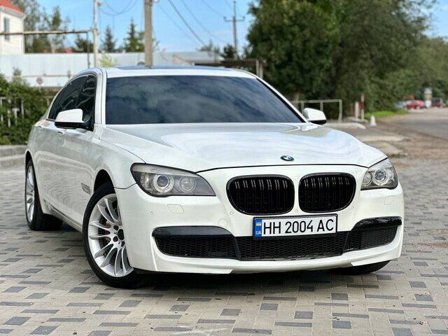 Срочная продажа авто BMW 740Li фото 6