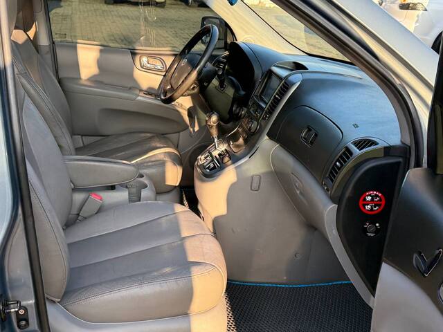 Срочная продажа авто Kia Carnival фото 8