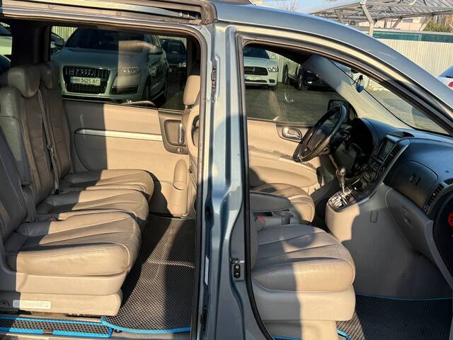 Срочная продажа авто Kia Carnival фото 6
