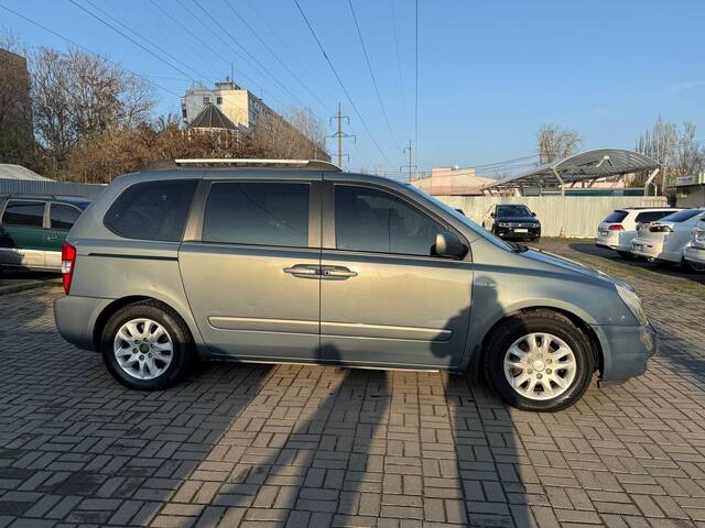 Срочная продажа авто Kia Carnival фото 5