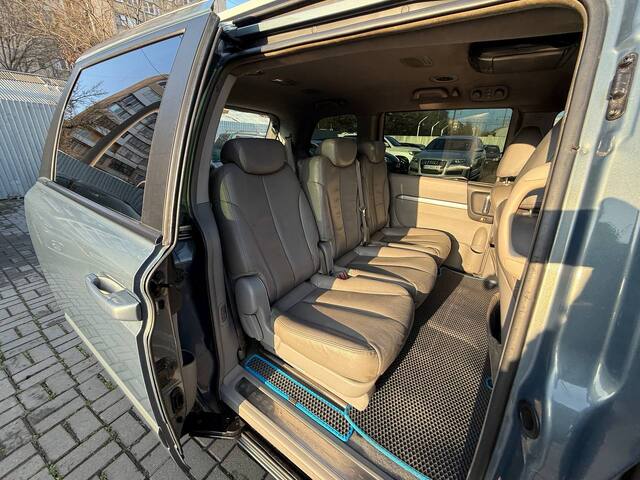 Срочная продажа авто Kia Carnival фото 3