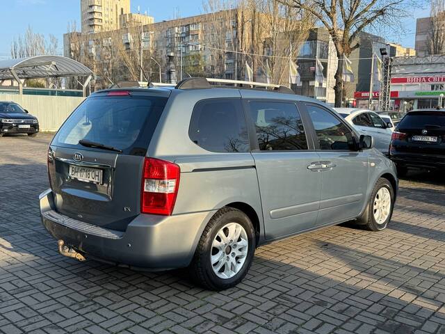 Срочная продажа авто Kia Carnival фото 2