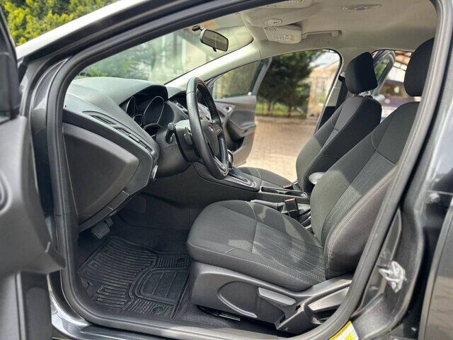 Срочная продажа авто Ford Focus фото 6