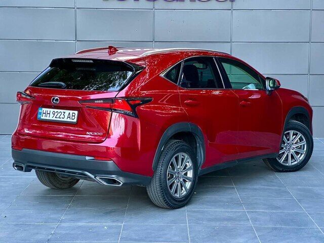 Срочная продажа авто Lexus NX300 фото 6