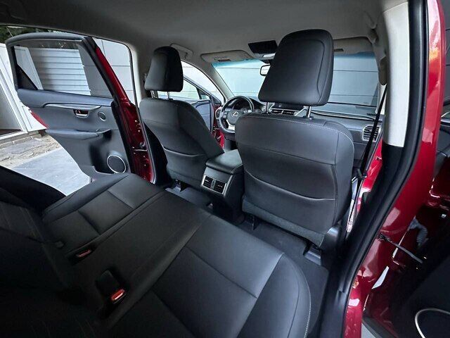 Срочная продажа авто Lexus NX300 фото 5