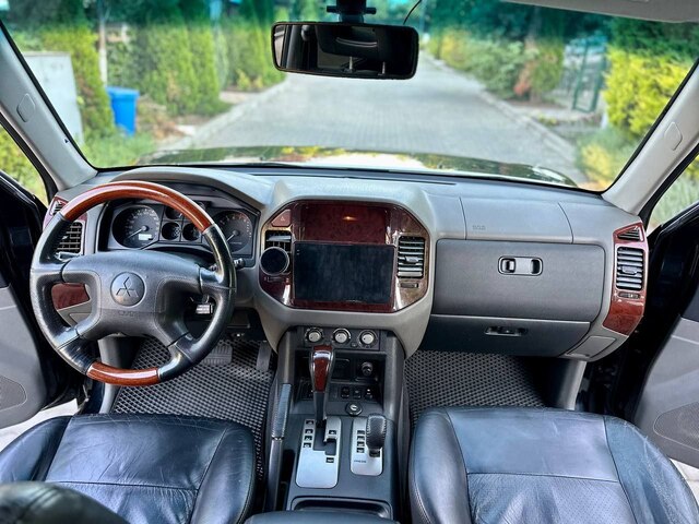 Срочная продажа авто Mitsubishi Pajero Wagon фото 4