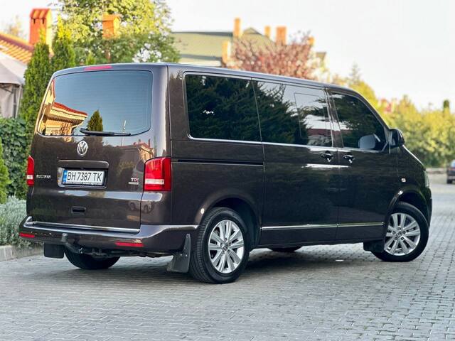 Срочная продажа авто Volkswagen Multivan фото 6
