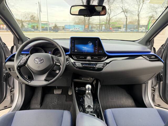 Срочная продажа авто Toyota C-HR фото 4
