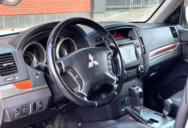 Срочная продажа авто Mitsubishi Pajero фото 2