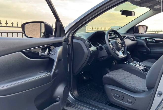 Срочная продажа авто Nissan Rogue Sport фото 5