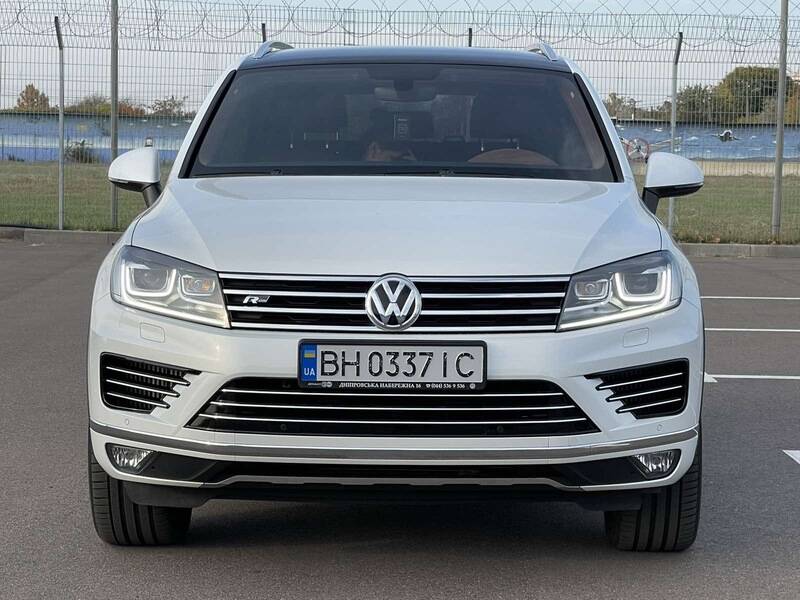 Срочная продажа авто Volkswagen Toureg фото 3