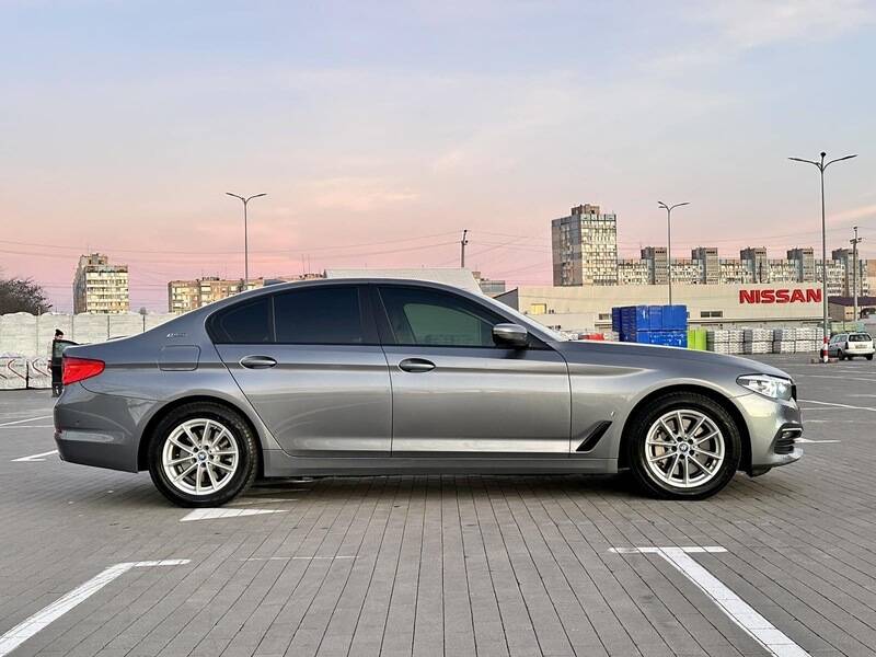 Срочная продажа авто BMW 5 Series фото 3