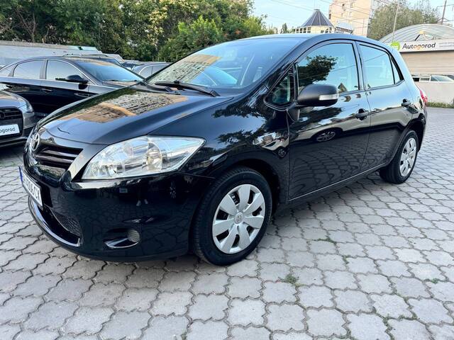 Срочная продажа авто Toyota Auris фото 1