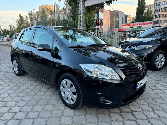 Срочная продажа авто Toyota Auris фото 5