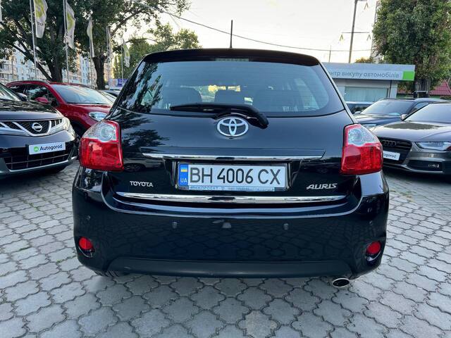 Срочная продажа авто Toyota Auris фото 2