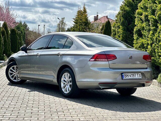 Срочная продажа авто Volkswagen Passat B8 фото 3