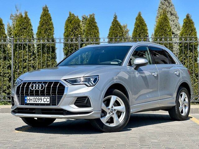 Срочная продажа авто Audi Q3 фото 2