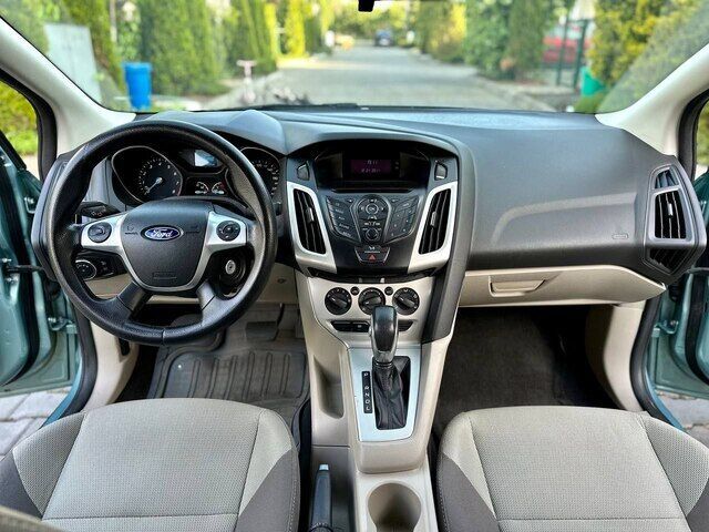 Срочная продажа авто Ford Focus фото 4