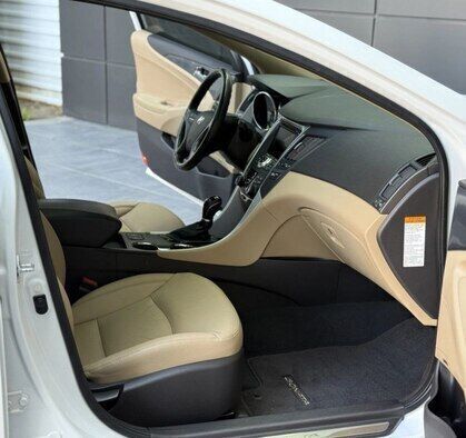 Срочная продажа авто Hyundai Sonata фото 3