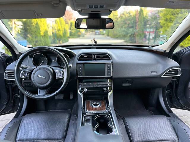 Срочная продажа авто Jaguar XE фото 3