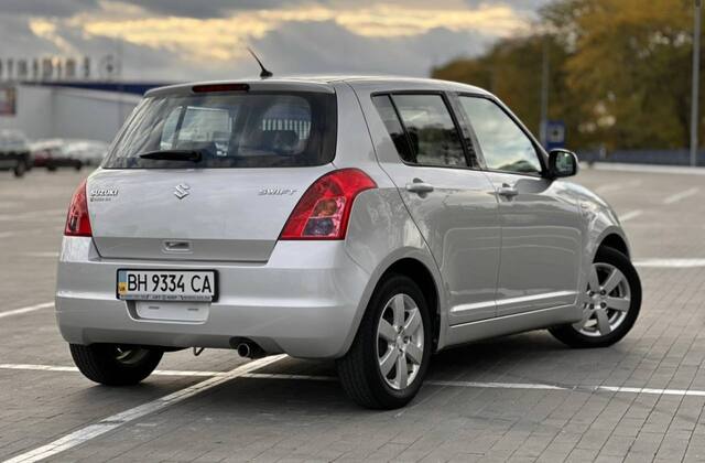 Срочная продажа авто Suzuki Swift фото 2
