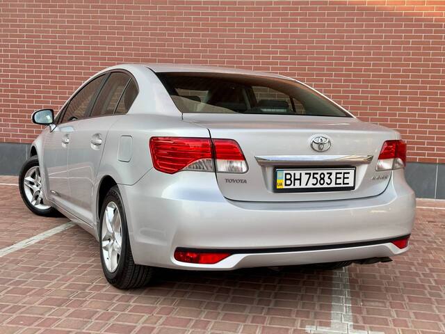 Срочная продажа авто Toyota Avensis фото 4