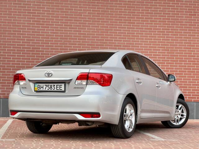 Срочная продажа авто Toyota Avensis фото 3