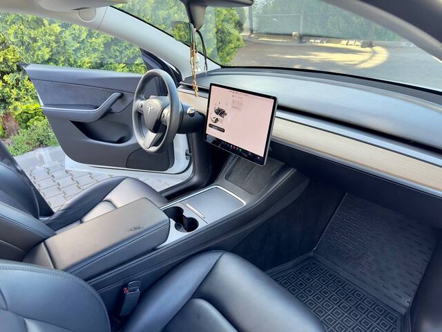 Срочная продажа авто TESLA MODEL Y  фото 2