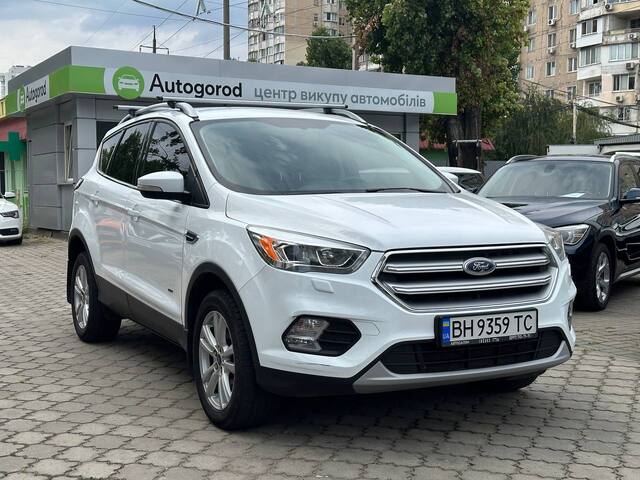 Срочная продажа авто Ford Kuga фото 6