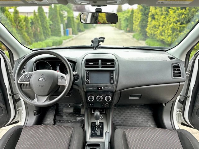 Срочная продажа авто Mitsubishi Outlander Sport фото 2
