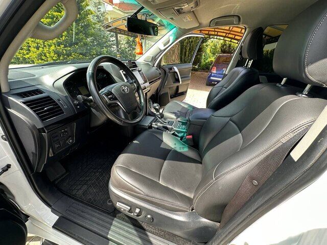 Срочная продажа авто Toyota Land Cruiser Prado фото 3