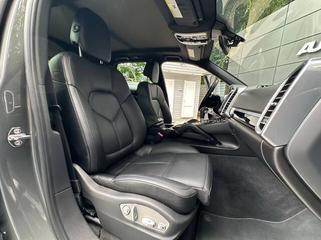 Срочная продажа авто Porsche Cayenne фото 2