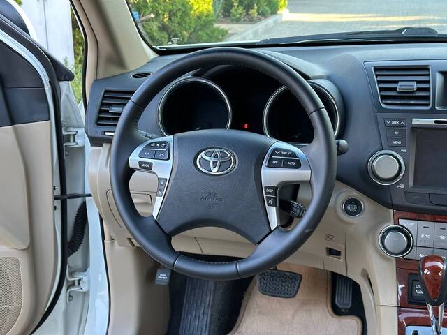 Срочная продажа авто Toyota Highlander фото 6