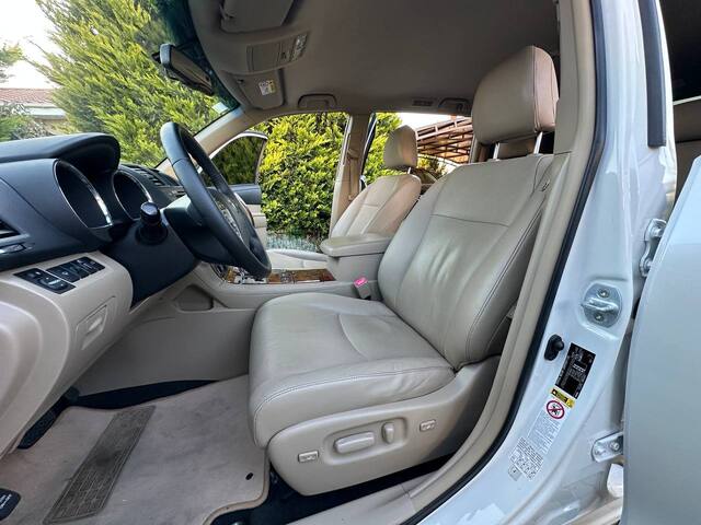 Срочная продажа авто Toyota Highlander фото 4