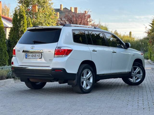 Срочная продажа авто Toyota Highlander фото 3