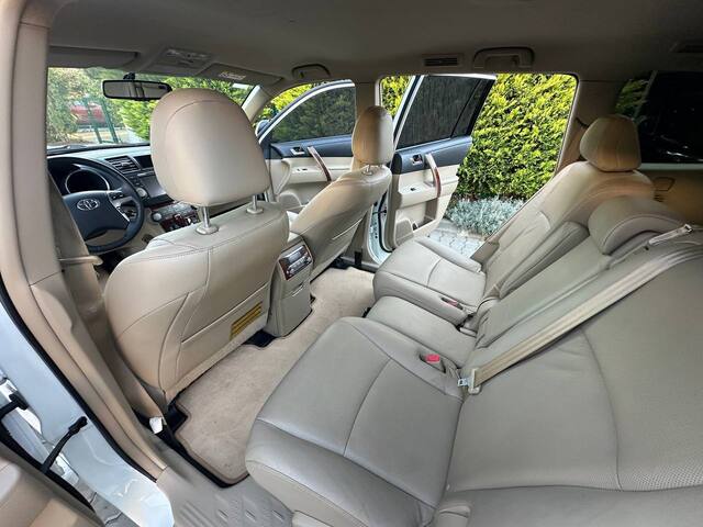 Срочная продажа авто Toyota Highlander фото 2