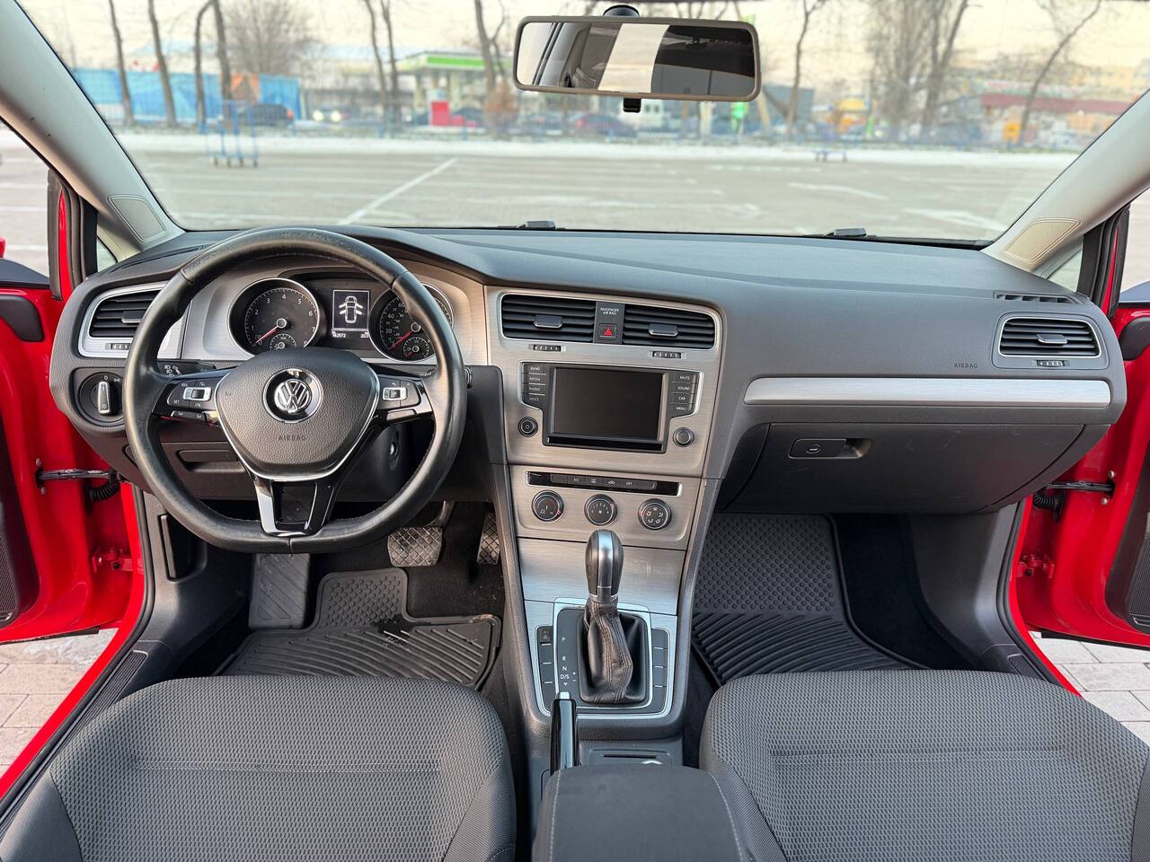 Срочная продажа авто Volkswagen Golf фото 3
